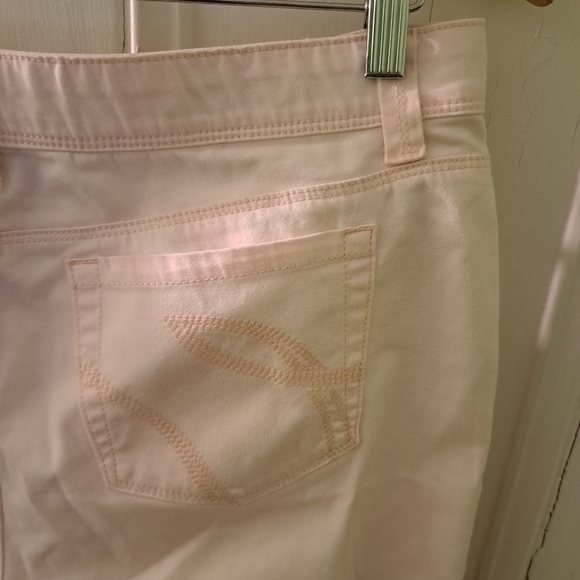Gloria Vanderbilt Women's Capris - Picture 15 of 16